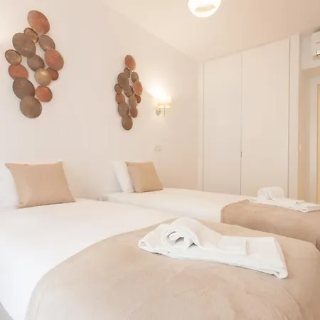 Mouraria Blue Three-bedroom W/ Parking - By Lu Holidays Lisbon