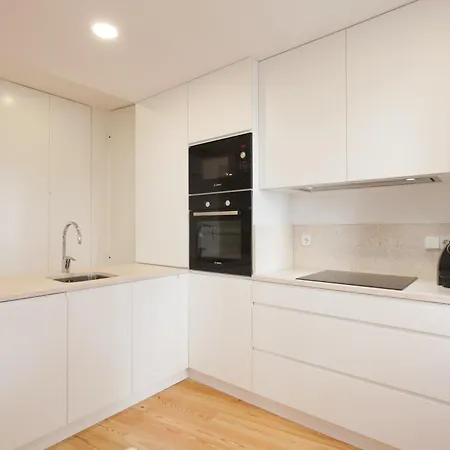 Mouraria Blue Three-bedroom W/ Parking - By Lu Holidays Apartment