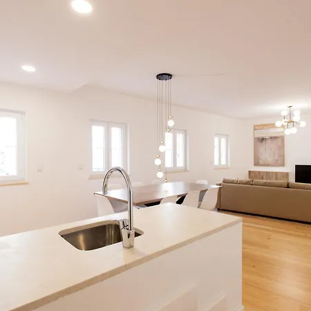 Mouraria Blue Three-bedroom W/ Parking - By Lu Holidays *