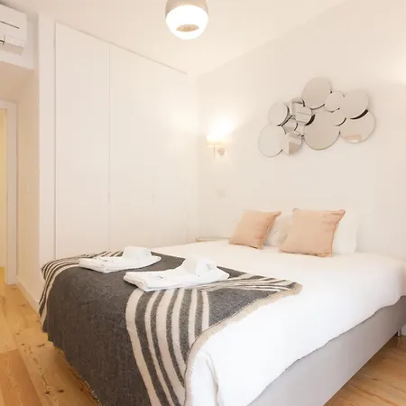Mouraria Blue Three-bedroom W/ Parking - By Lu Holidays *