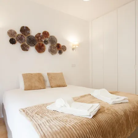 Mouraria Blue Three-bedroom W/ Parking - By Lu Holidays Lisbon