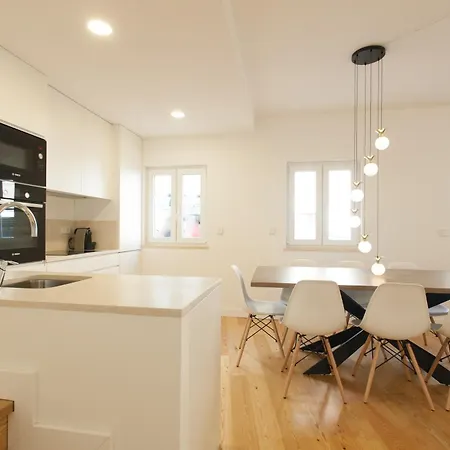 Mouraria Blue Three-bedroom W/ Parking - By Lu Holidays Apartment