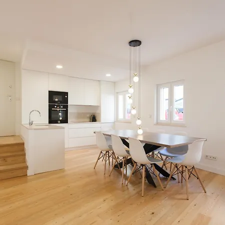 Mouraria Blue Three-bedroom W/ Parking - By Lu Holidays
