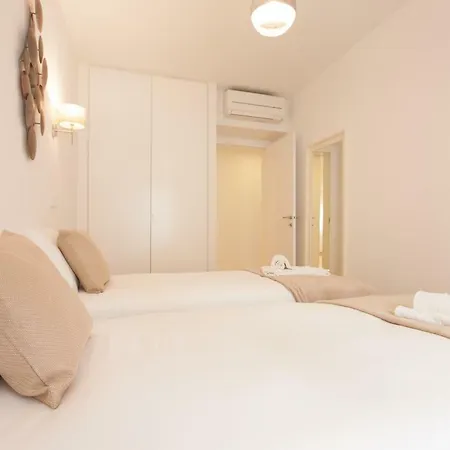 Mouraria Blue Three-bedroom W/ Parking - By Lu Holidays